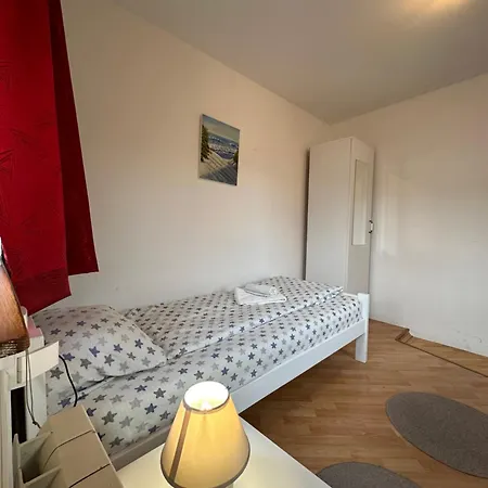 One Auberge de jeunesse *