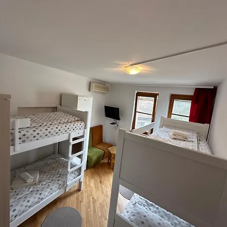 Auberge de jeunesse One *